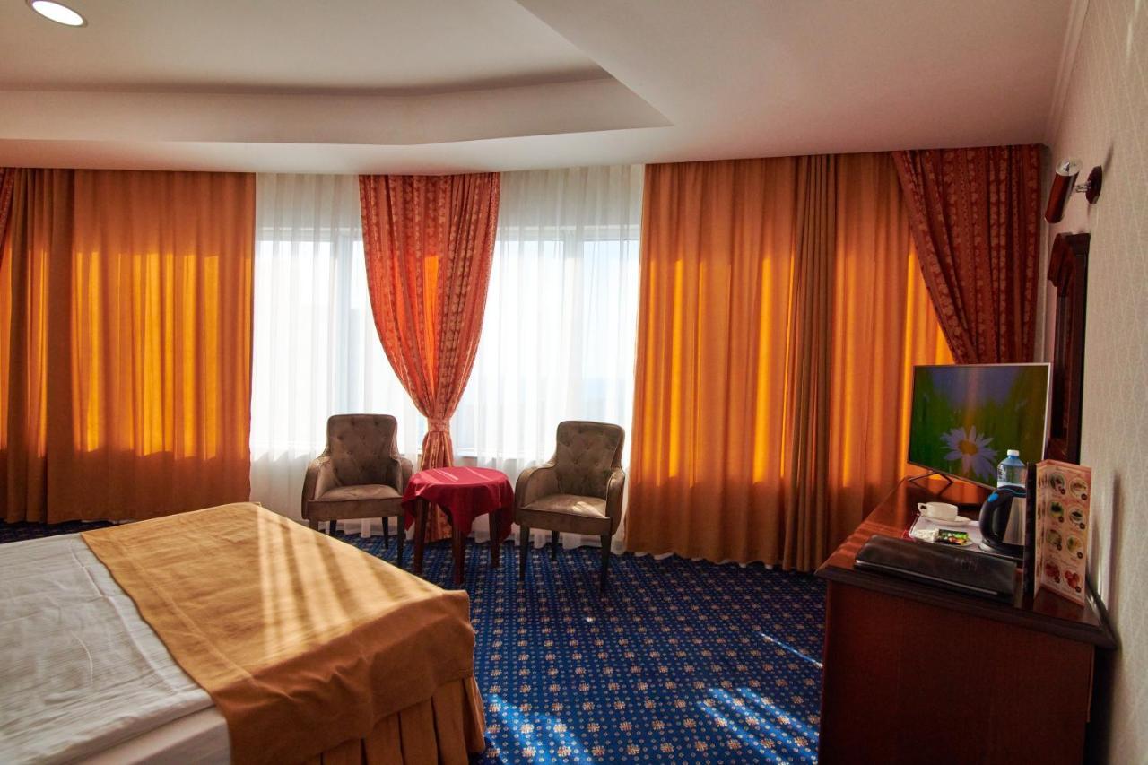 אקטאו Grand Hotel Victory מראה חיצוני תמונה A room at the hotel
