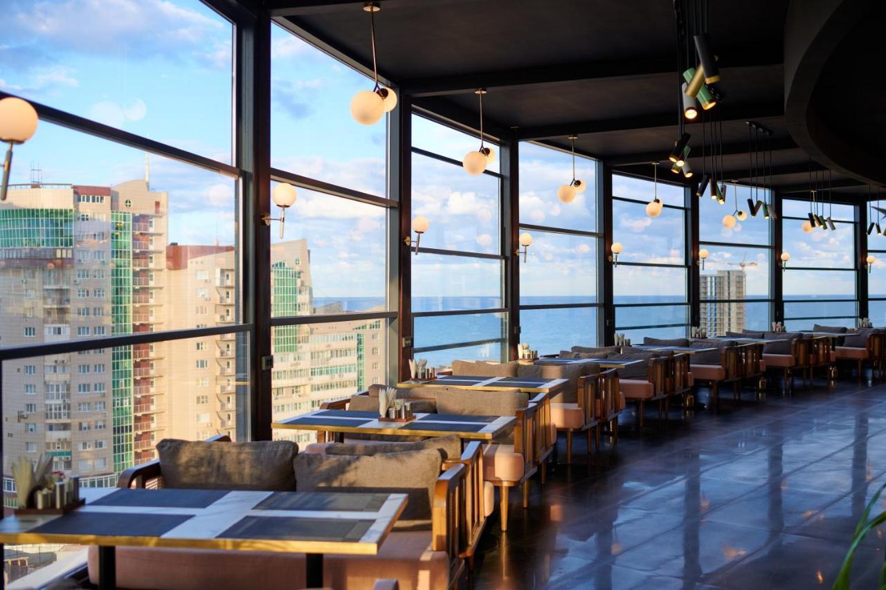 אקטאו Grand Hotel Victory מראה חיצוני תמונה Skyline Bar
