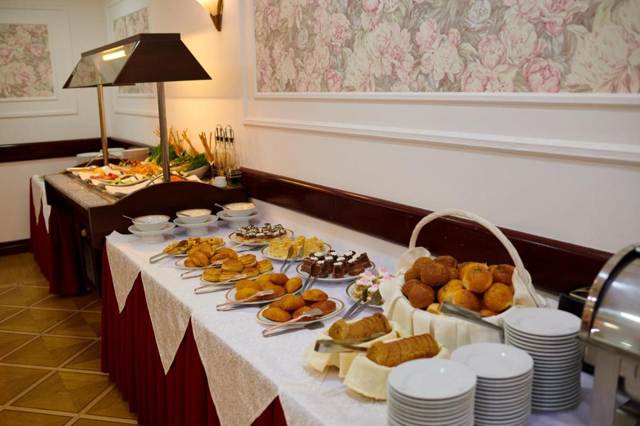 אקטאו Grand Hotel Victory מראה חיצוני תמונה A buffet