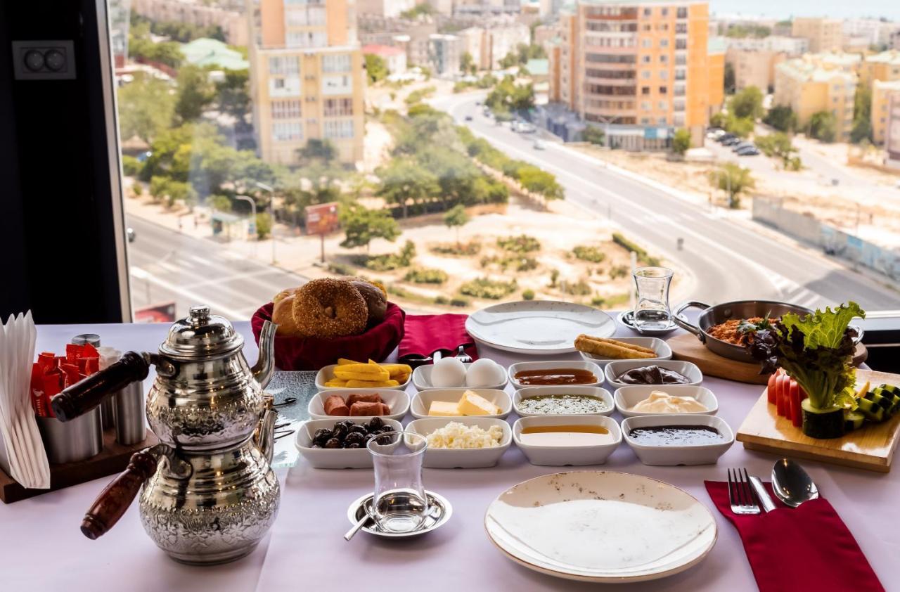 אקטאו Grand Hotel Victory מראה חיצוני תמונה Israeli breakfast