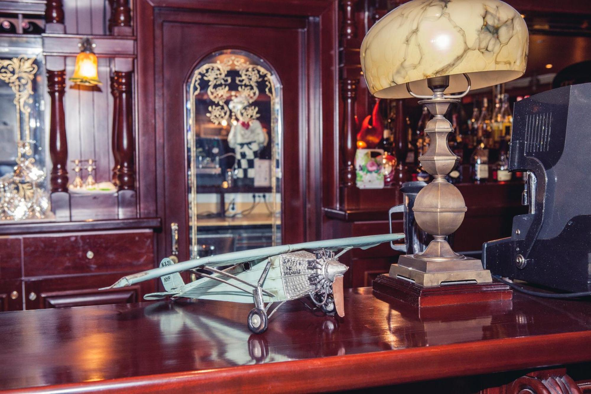 אקטאו Grand Hotel Victory מראה חיצוני תמונה The bar at the 1905