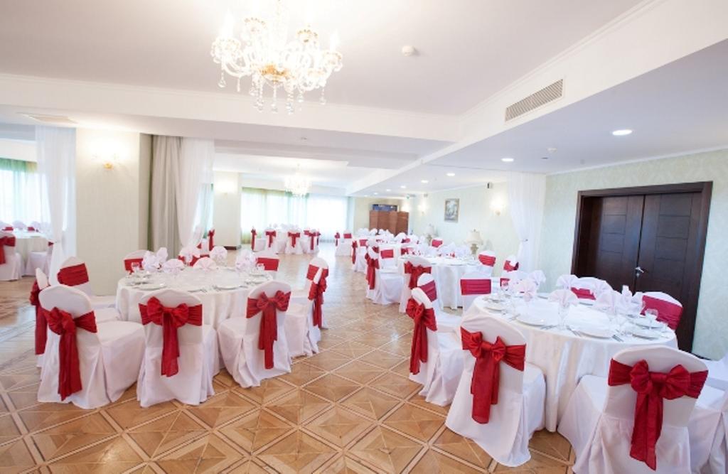 אקטאו Grand Hotel Victory מראה חיצוני תמונה A banquet hall