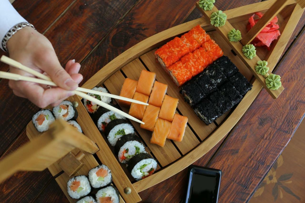 אקטאו Grand Hotel Victory מראה חיצוני תמונה Sushi